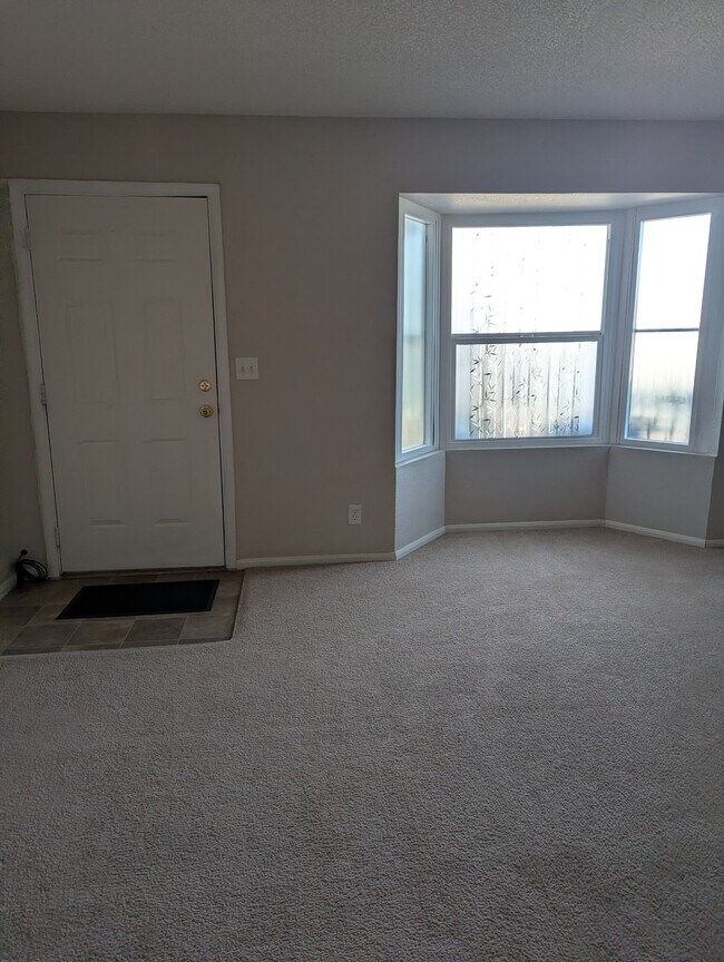 Photo - 898 Rhinegold Way