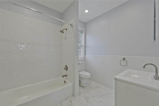 Photo - 26 MONTROSE Ter Unidad 2