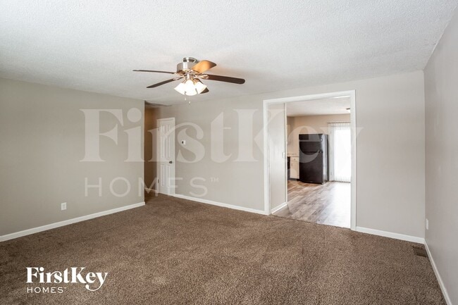 Photo - 439 Fox Cir