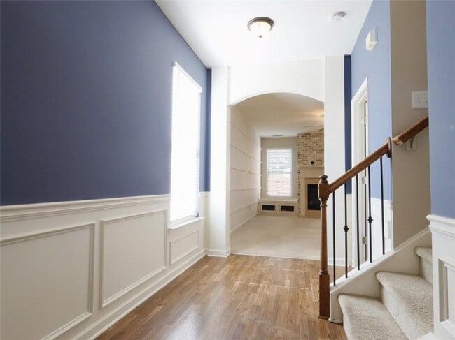 Photo - 204 Highland Village Ln