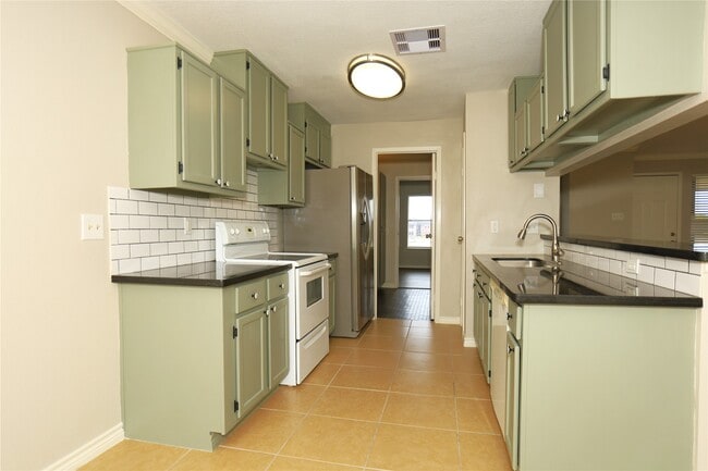 Photo - 418 Garland Dr