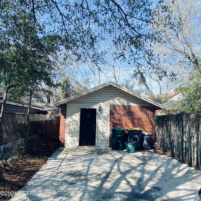 Photo - 960 Murray Dr