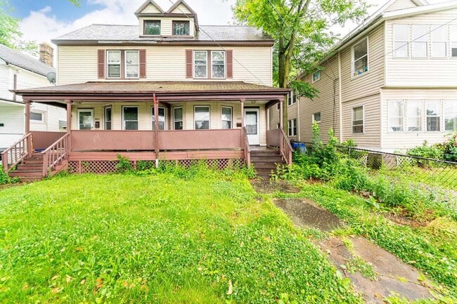 Building Photo - Beautifully Renovated Home in Prime Location Unit 2020