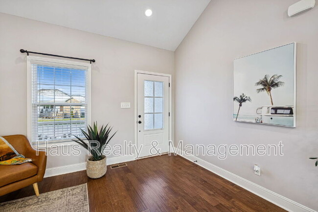 Photo - 207 Bedford Ct