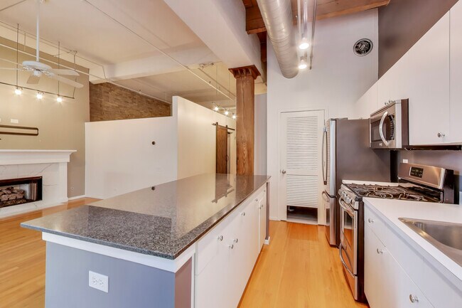 Photo - 375 W Erie St Unit 522