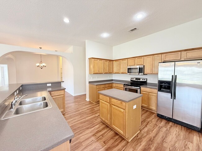 Photo - Elegant 4-Bedroom Home - Tanglewood