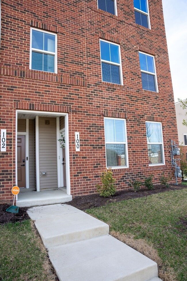 Photo - 100 Matisse Pl