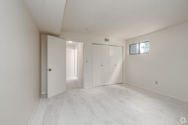 1BR,1BA - 900SF - Bedroom - Wildwood Ridge Apartments