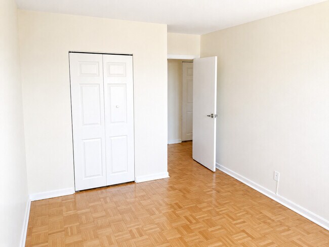 Photo - Cedarbank Court
