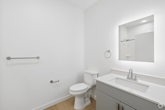 Allegro Junior 1BR, 1BA - 484SF - Bathroom
