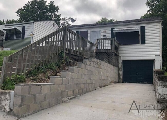 Building Photo - Well Kept Block in Vineyard! Rental