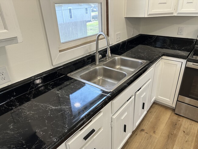 Photo - 505 E 23rd St