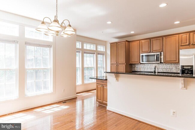 Photo - 908 W Glebe Rd