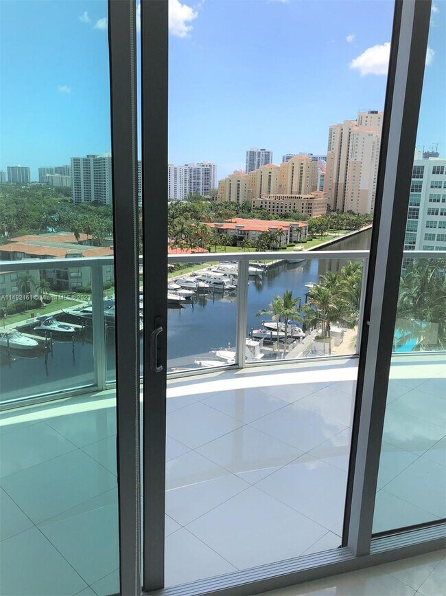 Photo - 3029 NE 188th St Unidad 911