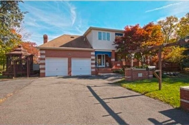 12 Orchard Ln