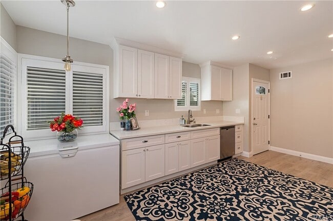 Cocina - 2145 W Cris Ave Unidad Room 1