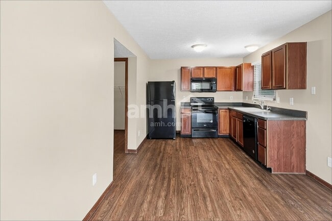 Photo - 5829 Sharets Dr