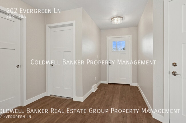 Photo - 202 Evergreen Ln