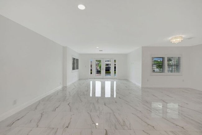 Photo - 2612 NE 5th St