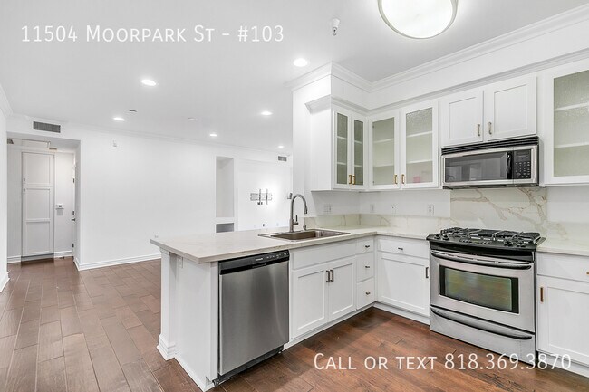 Building Photo - 11504 Moorpark St Unit #103