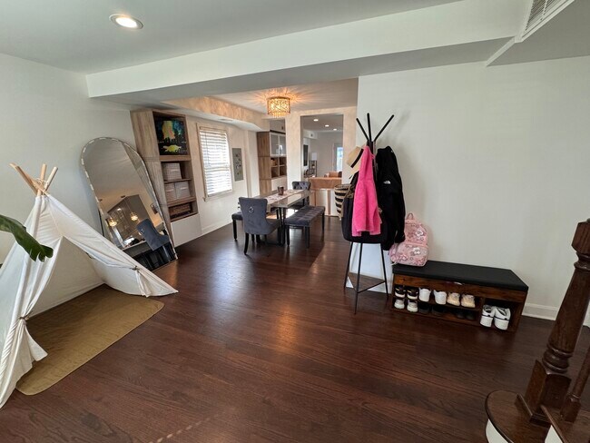 Photo - 2030 N 75th Ave