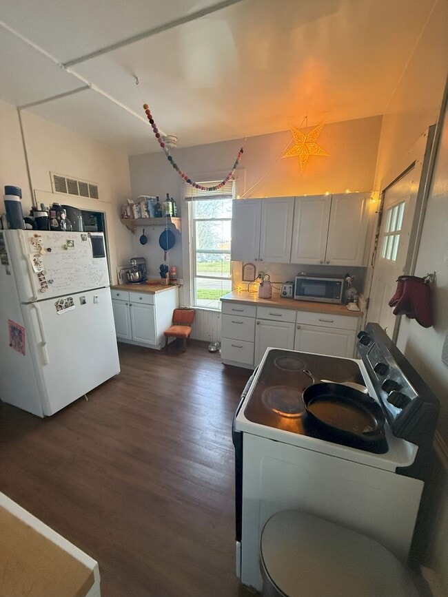 Photo - Great 6 bdrm/2 bath close to WWU and downtown