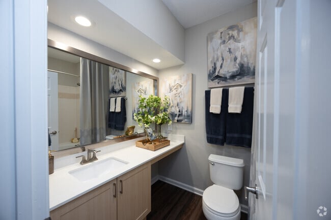 2BR, 2BA - 1150SF