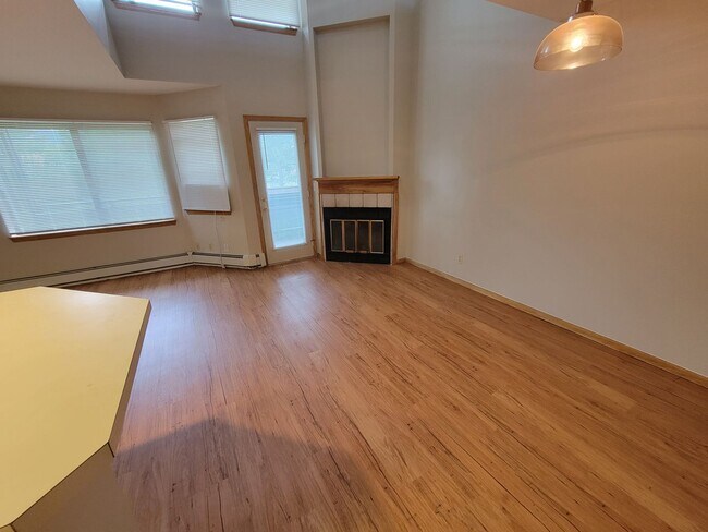 Photo - Beautiful, wide open 2 level 2 bath condo ... Unit 213