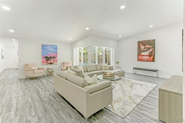 Photo - 16643 Redwood Way
