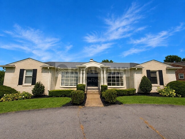 Building Photo - 2039 Fontaine Rd