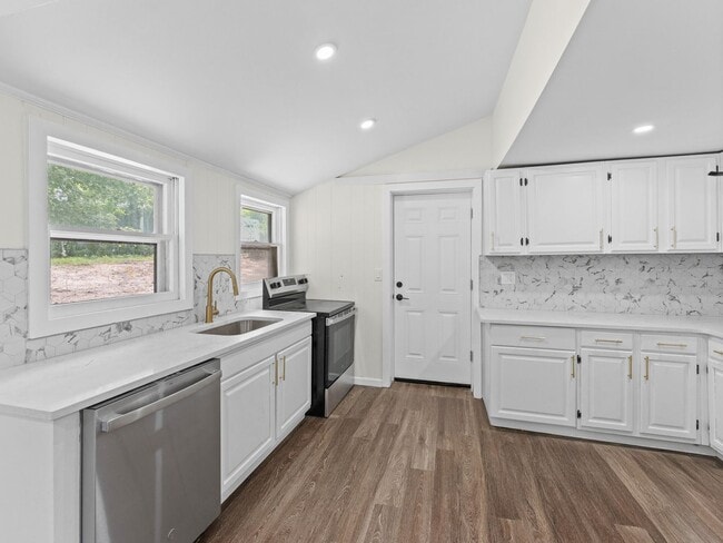 Building Photo - Beautifully Updated 3-Bedroom Home with Spacious Yard & Driveway in Pine Hill