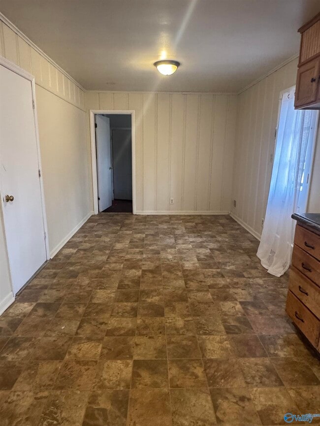 Photo - 2005 Rosewood Dr NW