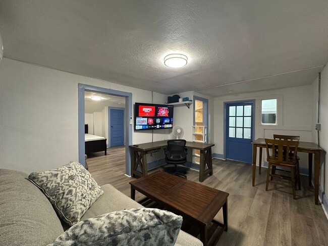 Photo - Upstairs apartment near United Regional Hospital Unidad Apt B