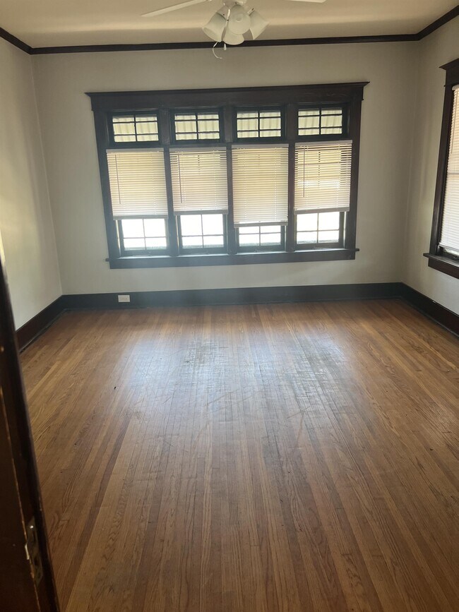 Photo - 210 W Richmond Ave