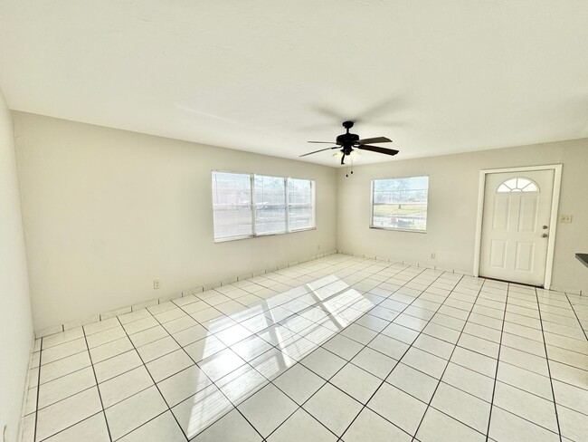 Photo - ** NAPLES PARK ** 3 BED / 2 BATH ** PET OK...