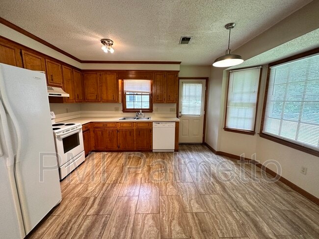 Photo - 824 N Royal Tower Dr