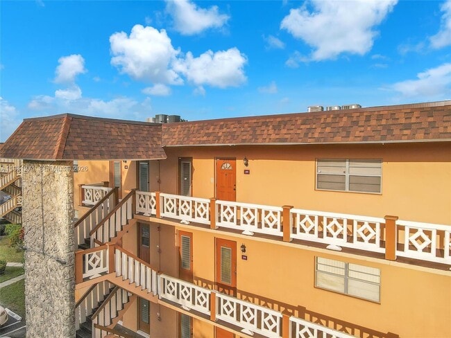 Building Photo - 5041 W Oakland Park Blvd Unit 303