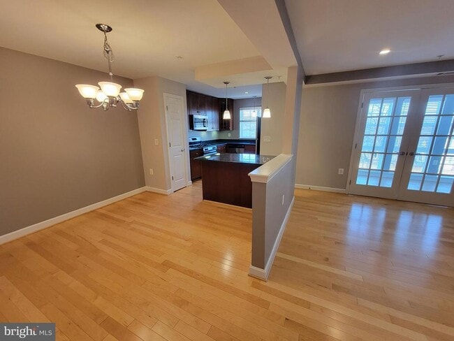 Building Photo - 4151 S Four Mile Run Dr Unit 203