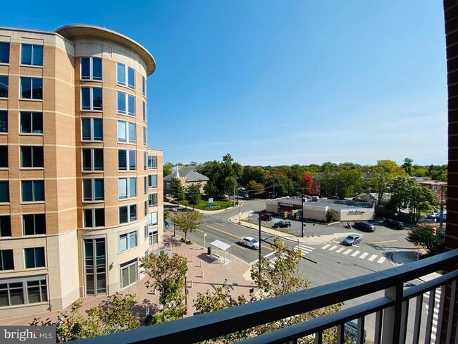 Photo - 820 N Pollard St Unit 507