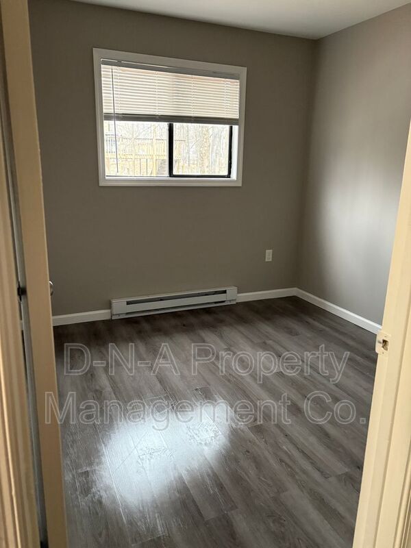 Photo - 810 Trafalgar Rd