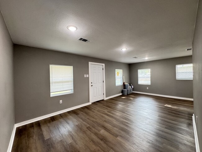 Photo - 135 Rosewood Dr