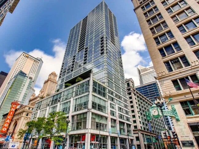 Building Photo - Luxury 1bed/1bath AVAILABLE in the LOOP