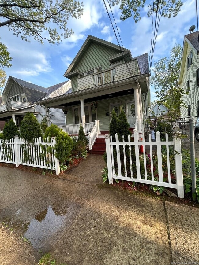 Photo - 280 Bassett St