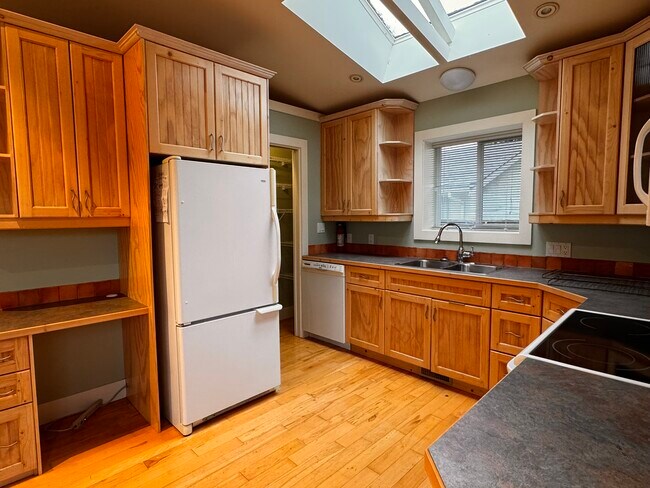 Photo - 146 Marks Ave