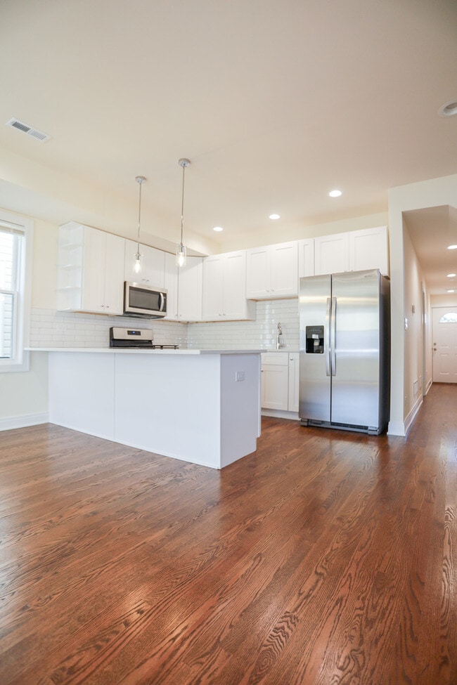 Photo - 2342 N Lawndale Ave Unit 2