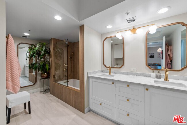 Building Photo - 13700 Marina Pointe Dr Unit 1214 Rental