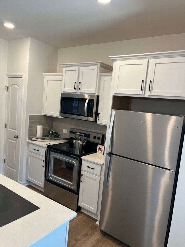 Photo - 230 Banbury Ln