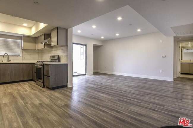 Photo - 5030 Rosewood Ave Condo Unit 404