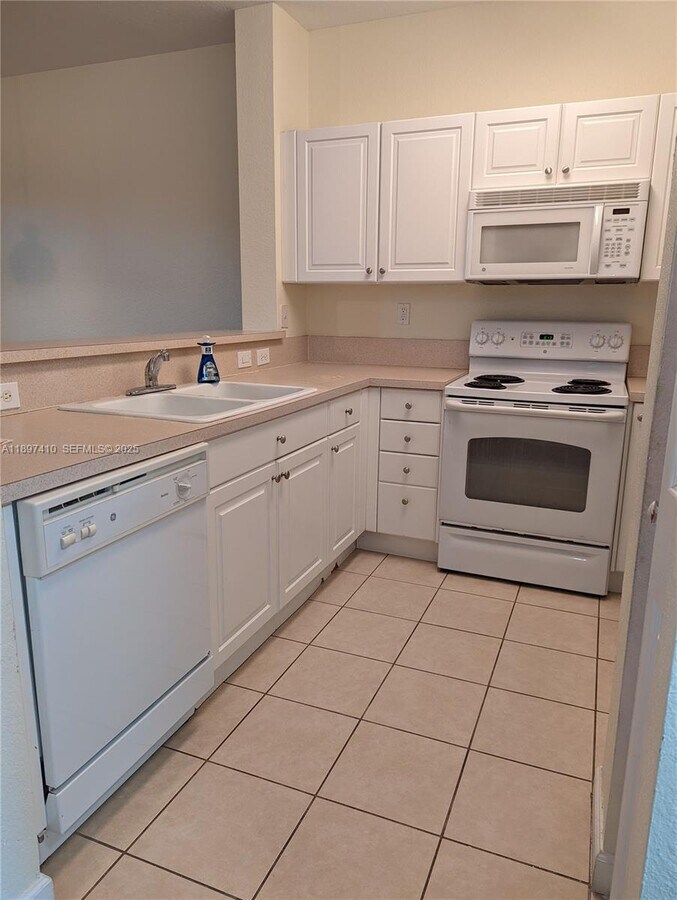 Photo - 3320 NE 13th Cir Dr Unit 201