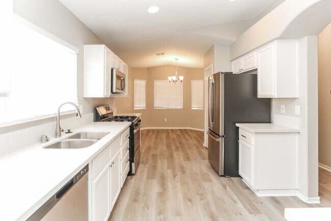 Photo - 4917 Stormy Ridge St